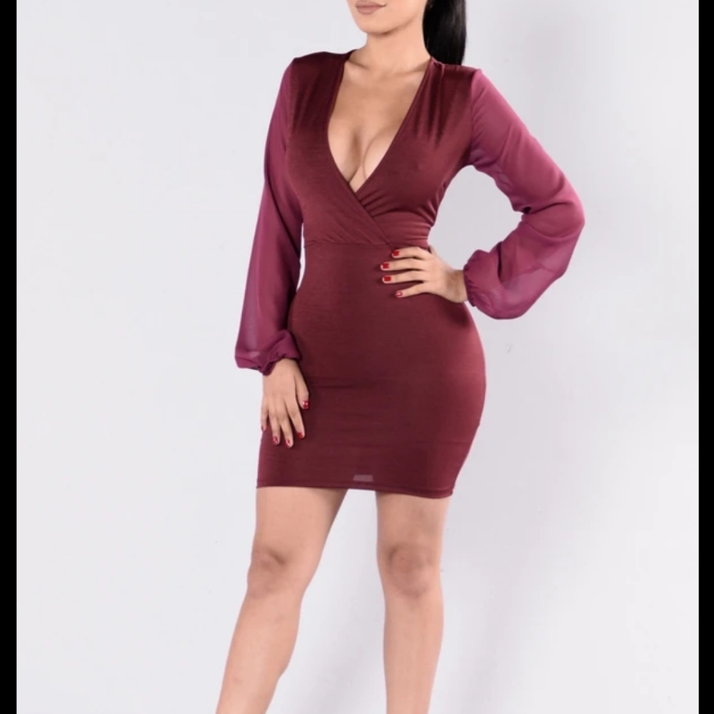 FASHION NOVA WINE‎ LONG SLEEVE DRESS..SIZE M